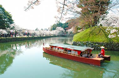 Hikone Castle Houseboat